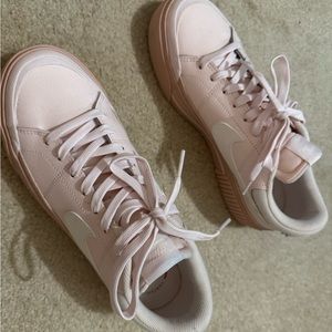 Nike court legacy lift